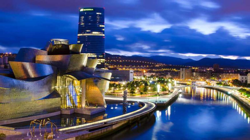 Bilbao: tour privado a pie por la noche Imagen de portada