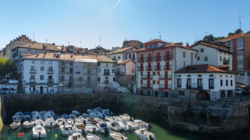 Bilbao: Txakoli, Gaztelugatxe y Urdaibai Excursión de un Día con Vino Imagen de portada