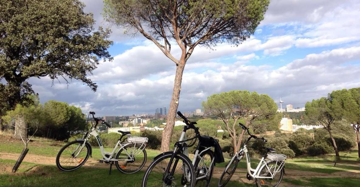 Excursión en bicicleta eléctrica por el río de Madrid y la Casa de Campo de Madrid Imagen de portada