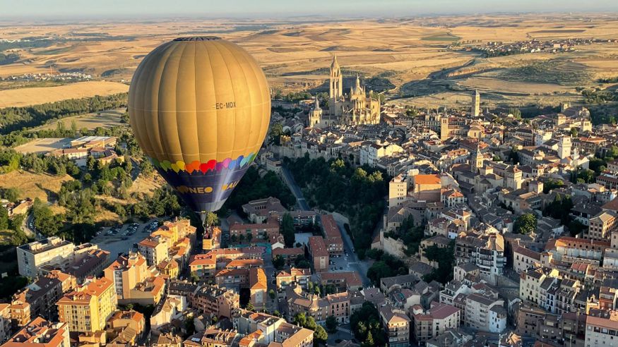 Vuelo en globo al amanecer con desayuno y fotos - Segovia Imagen de portada