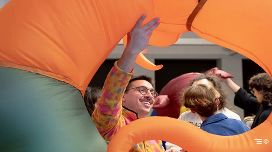  Artefacto: un cuerpo colectivo Creado por la artista Anna Irina Rusell Imagen de portada