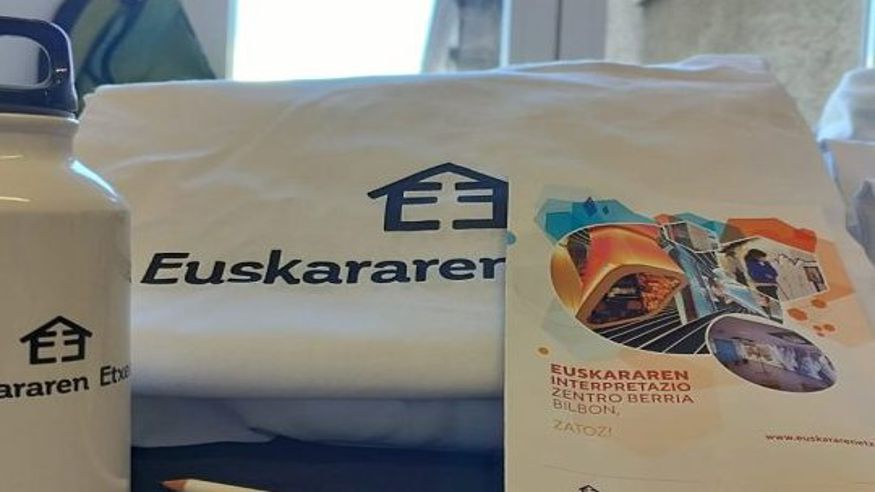 "Euskararen Etxea, plazara" Imagen de portada