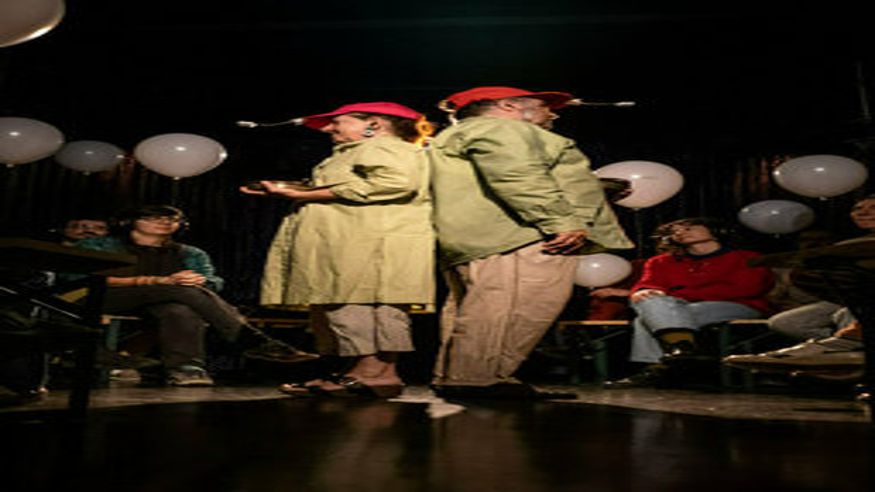 ESCARLATA – la grUtesca Imagen de portada
