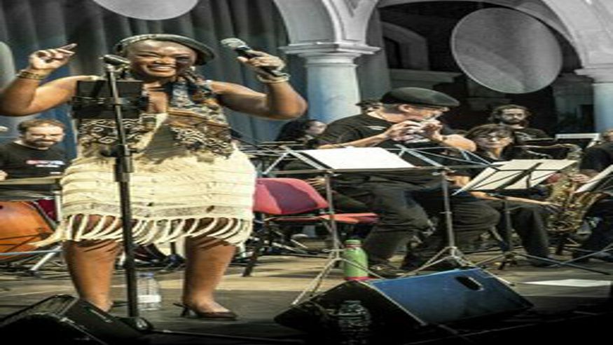 ASSEJAZZ BIG BAND & IO The Singer Imagen de portada