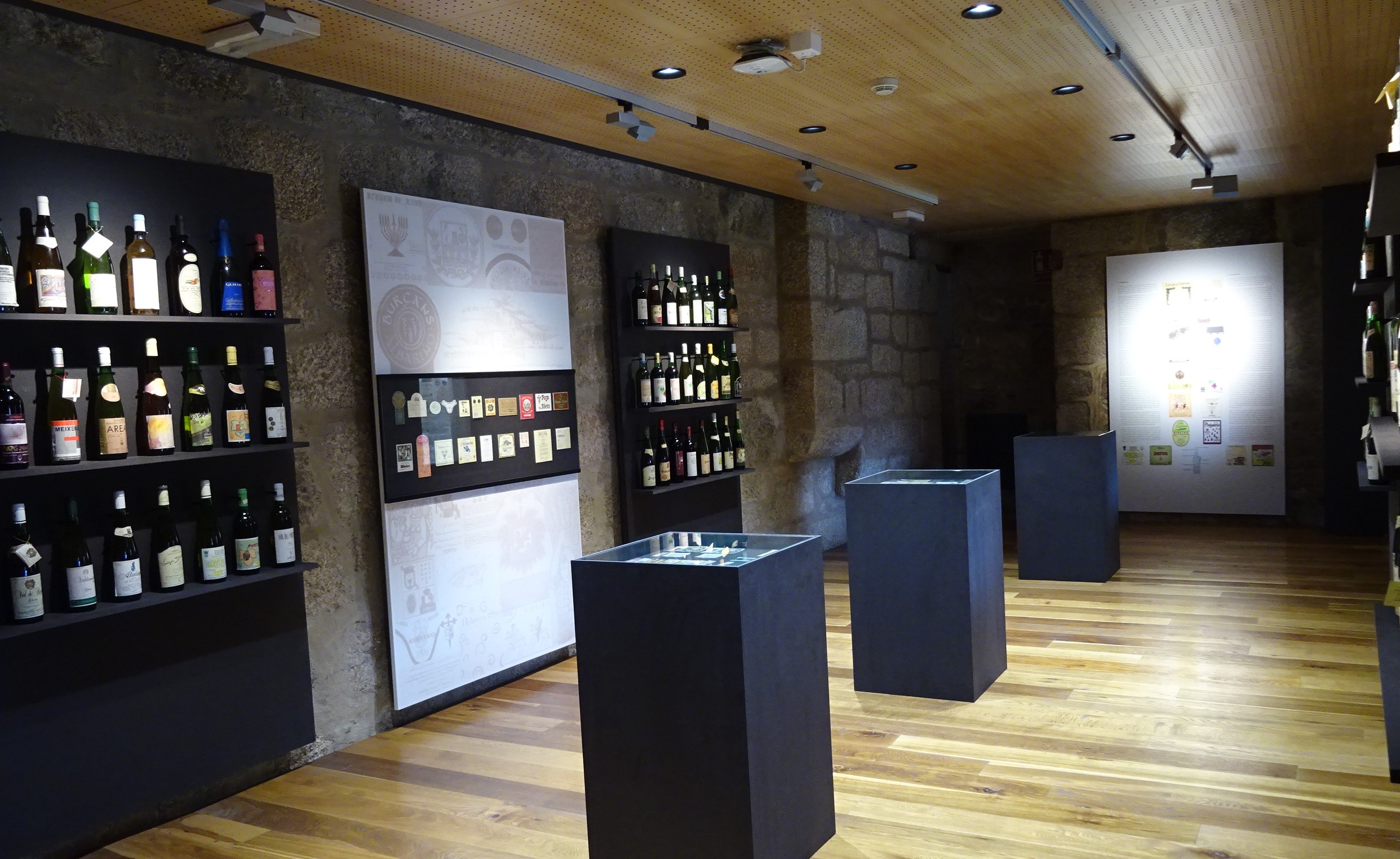 Museos y monumentos - Coleccionismo -  Exposición "Imaxes do viño de Galicia" - RIBADAVIA