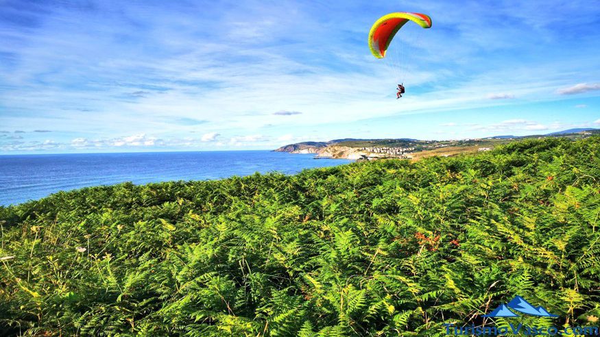 Deportes aire libre - Aficiones -  Parapente desde los acantilados de Getxo - GETXO