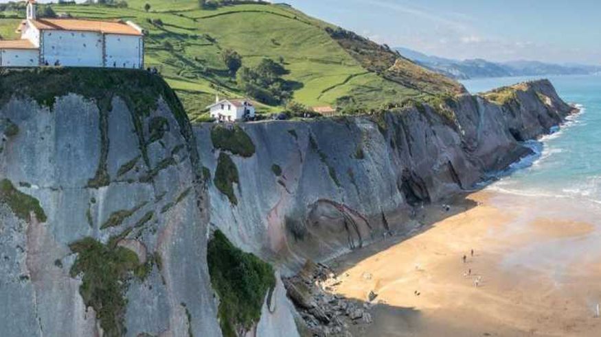 Catas - Ruta cultural -  Zumaia: Ruta del Vino y Acantilados Vascos Privada - BILBAO