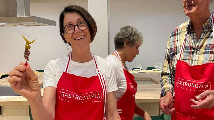 Cocina - Restauración / Gastronomía - Ruta cultural -  Bilbao: Clase de cocina vasca de pintxos y tapas con barra libre - BILBAO