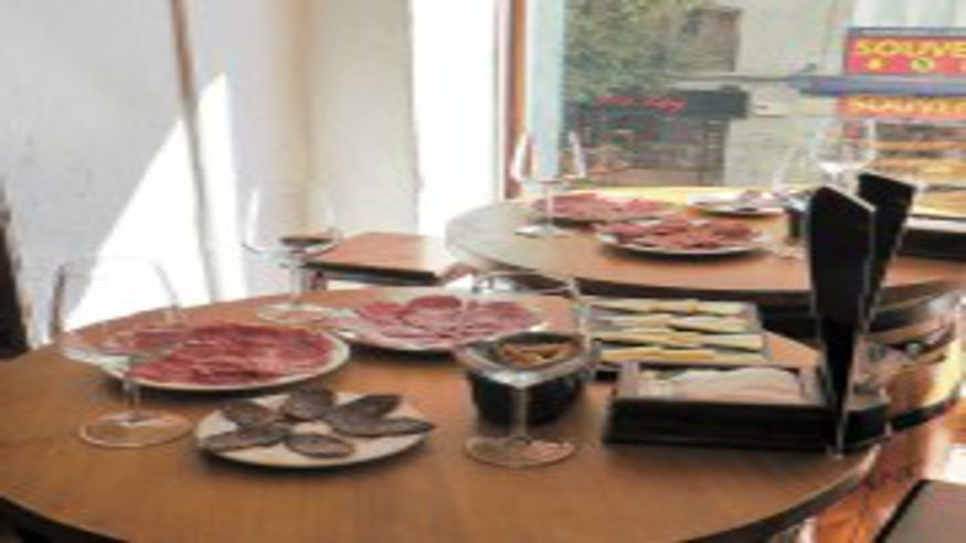 Catas - Restauración / Gastronomía - Ruta cultural -  Madrid: Tour gastronómico en grupo reducido sobre jamón ibérico y vino español - MADRID