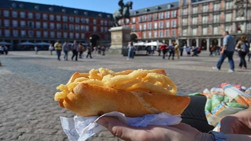 Restauración / Gastronomía - Ruta cultural -  Comer un bocata de calamares en la plaza Mayor - MADRID