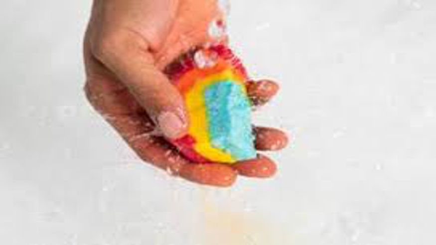Talleres - Cursos - Manualidades -  Lush Bilbao - Crea tu propia burbuja de baño Rainbow - BILBAO