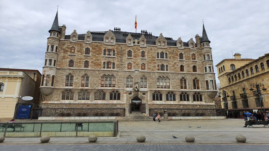Museos y monumentos - Ruta cultural -  Tour por el León de Gaudí - LEON