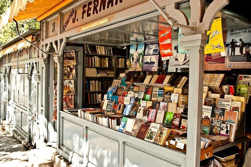 Mercados - Lectura, escritura y poesía - Aficiones -  Cuesta de Moyano - MADRID