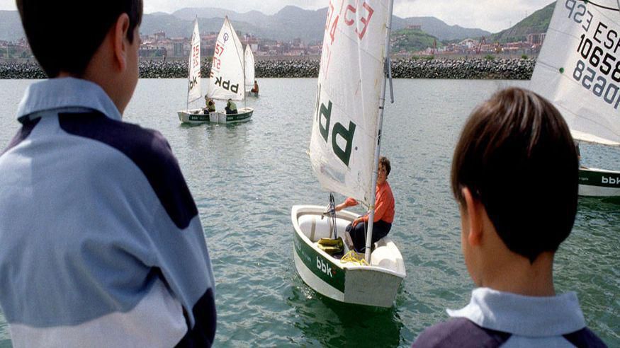 Vela - Vela ligera - Deportes aire libre -  Aprendiendo a navegar en Getxo - BILBAO
