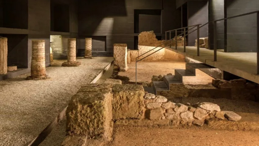 Museos y monumentos - Ruta cultural -  Visitas a la cripta del Patio de Banderas del Real Alcázar de Sevilla  - SEVILLA