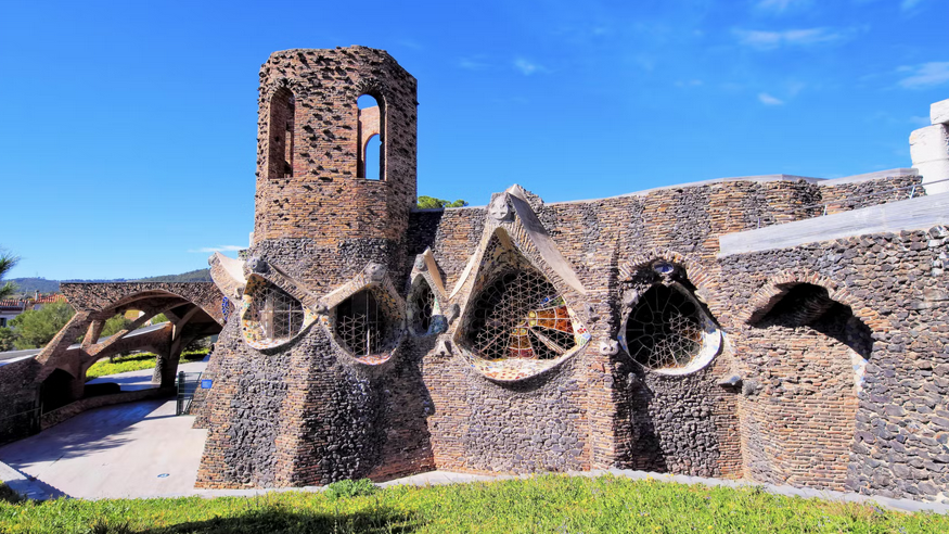 Cultura / Arte - Museos y monumentos - Ruta cultural -  Tour por la Colonia Güell y Cripta de Gaudí - BARCELONA