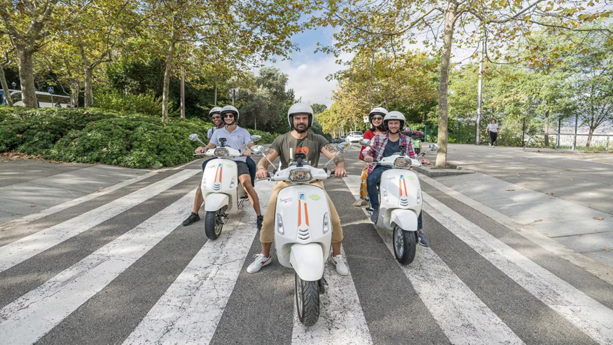 Motos - Ruta cultural - Sociedad -  Tour en vespa por Barcelona - BARCELONA