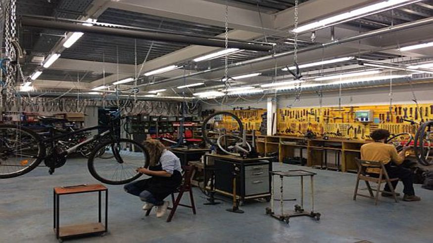Talleres - Cursos - Formación / Bienestar -  Taller d'autoreparació de BiciHUB - BARCELONA