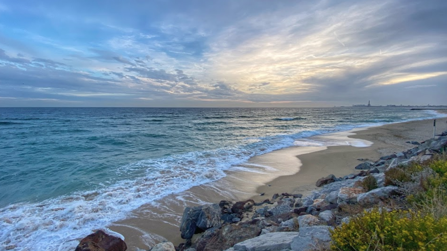 Natación - Lectura, escritura y poesía - Deportes agua -  PLAYA DE GOSSOS MONTGAT - EL MASNOU - MONTGAT