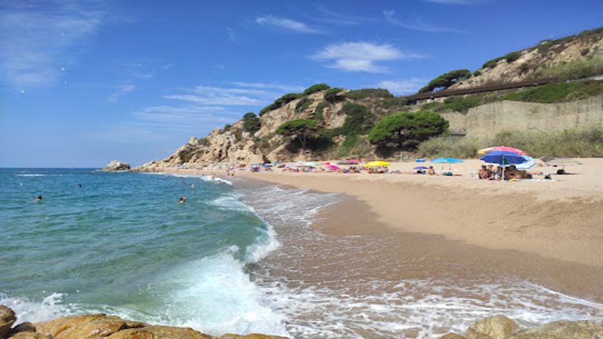 Kitesurf - Windsurf - Paddle surf -  Platja Cala de la Vinyeta - CALELLA