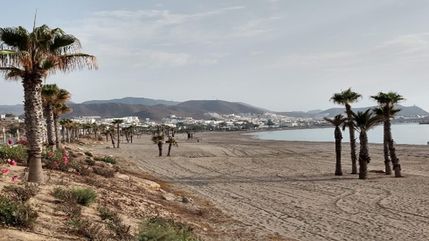 Deportes agua - Windsurf - Kayak -  Playa de Cueva Alta - ALMERIA
