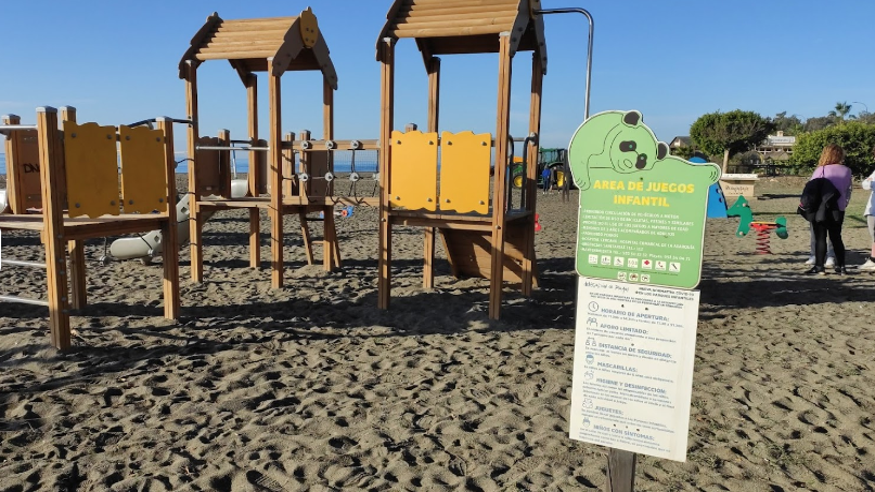 Juegos - Infantil / Niños - Deportes agua -  Zona infantil Playa Benajarafe - MÁLAGA