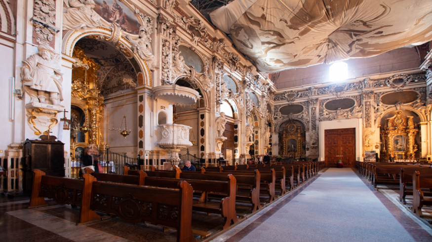 Museos y monumentos - Ruta cultural - Religión -  Entrada a la iglesia de los Santos Juanes - VALÈNCIA